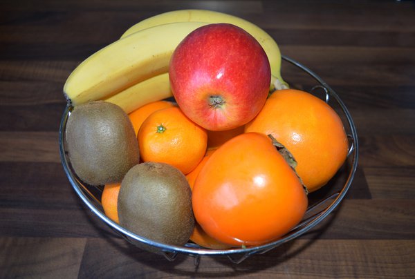 Planter, entretenir et tailler les kakis Guide de culture Lubera coupe de fruits Diospyrus kaki